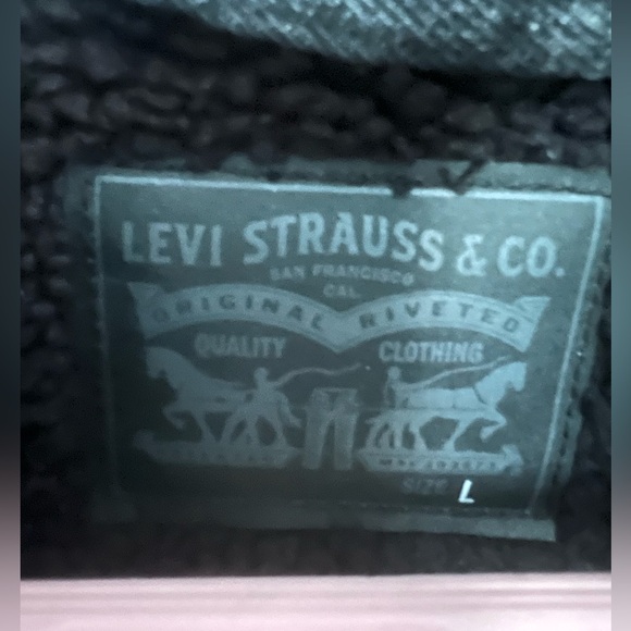 Women’s Levi’s Sherpa lined denim jacket - Picture 3 of 4